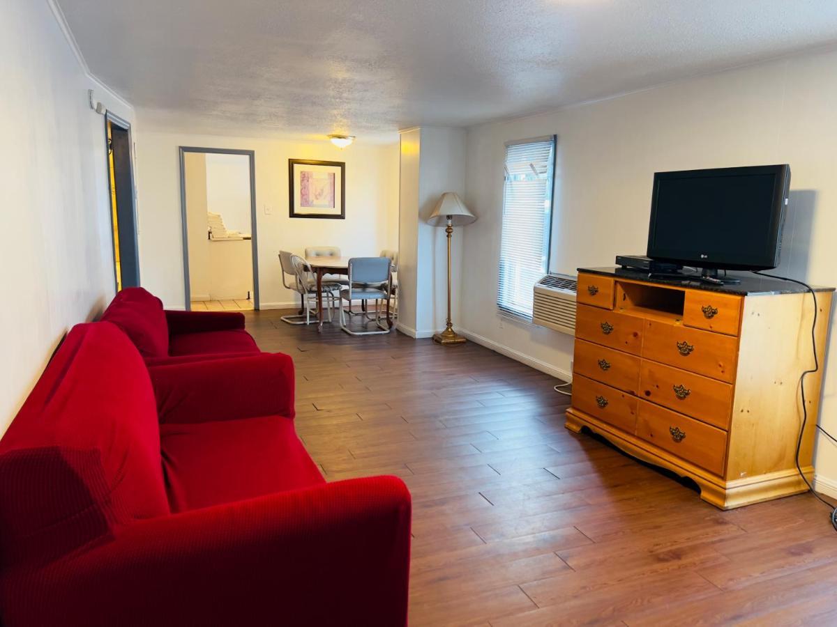 Apartment Shore - 52 - 401 Porter Avenue