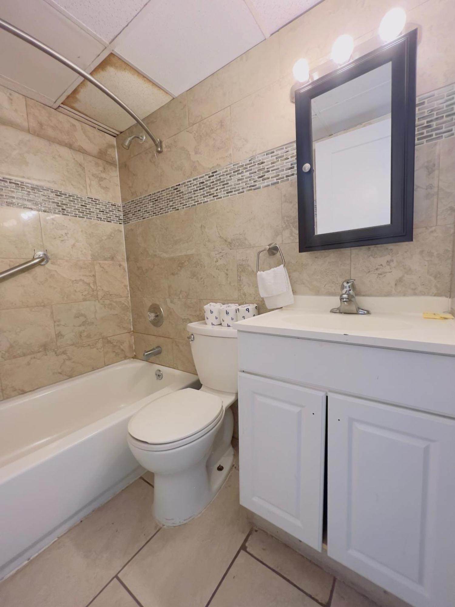 Apartment Shore - 52 - 401 Porter Avenue