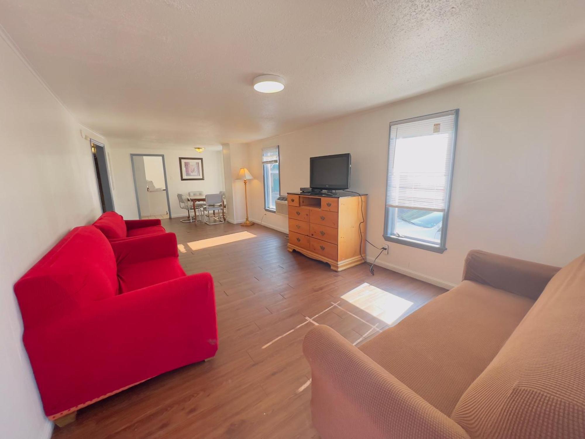 Apartment Shore - 52 - 401 Porter Avenue *